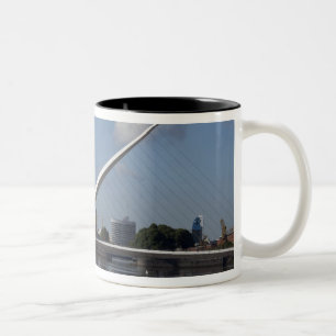 Argentinien, Hauptstadt Stadt Buenos Aires.Frau Zweifarbige Tasse