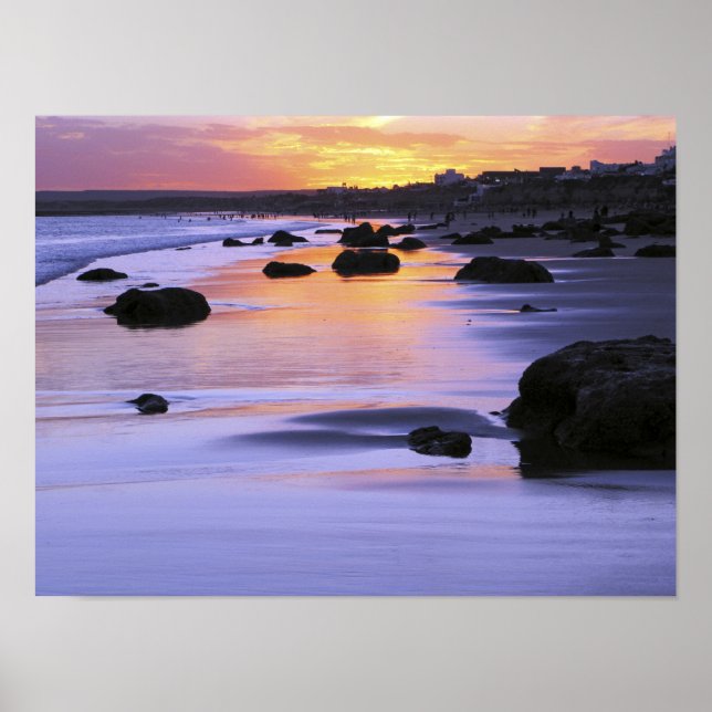 Argentinien, Las Grutas. Der Strand bei Sonnenunte Poster (Vorne)