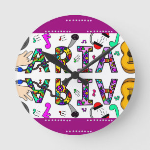 Aria, Mädchenname Whimsical Blume Music Themed Runde Wanduhr