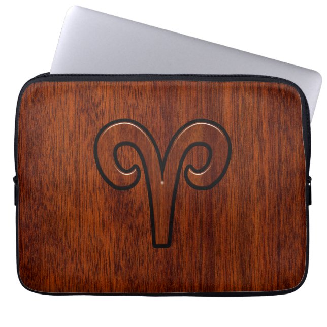 Aries Sign on Mahogany wie Printdekor Laptopschutzhülle (Vorderseite)