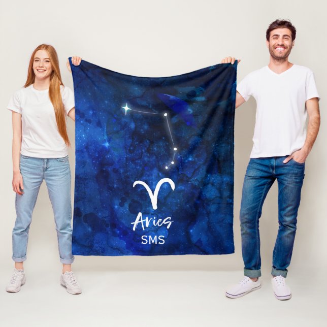 Aries Zodiac Constellation Blue Galaxy Monogram Fleecedecke (Beispiel)