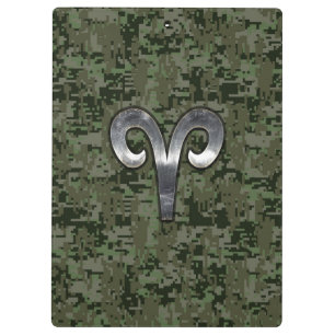 Aries Zodiac Sign auf Woodland Green Digital Camou Klemmbrett