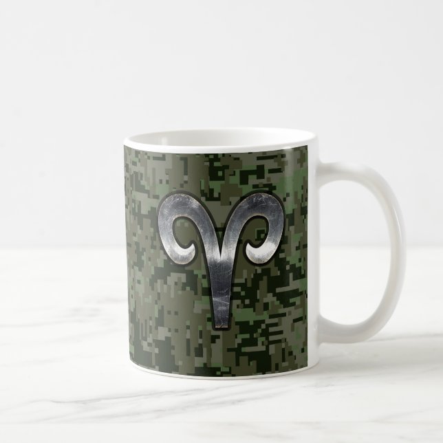 Aries Zodiac Symbol Woodland Digital Camouflage Tasse (Rechts)