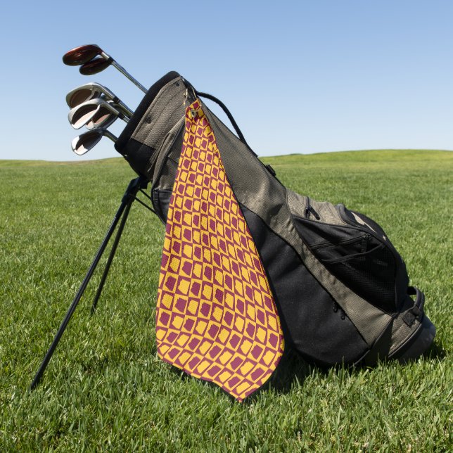 Arizona Checkerboard Maroon and Gold Golfhandtuch (Gras)