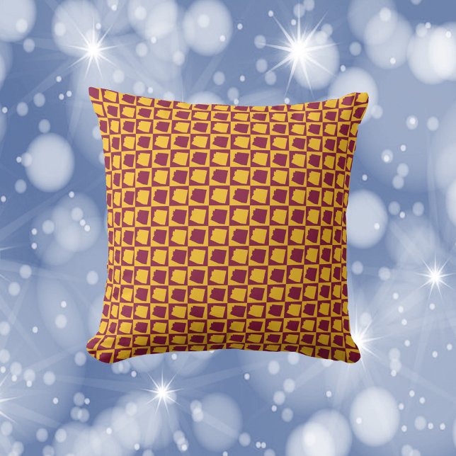 Arizona Pop Art Muster Marinegelb Gold Kissen (A throw pillow with a maroon and yellow gold pattern of the US State of Arizona.)