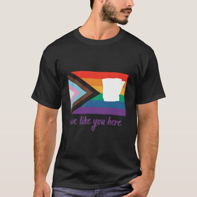 Arkansas- We Like You Here- Progress Pride Flag T-Shirt (Vorderseite)