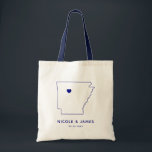 Arkansas Wedding Welcome Bag Tasche, Zielkarte Tragetasche<br><div class="desc">Begrüßungsgeschenktasche mit Kartengrafik. Ihre Gäste werden in ihrem Hotel einchecken und diese Tasche mit den Leckereien,  die sie erwarten,  finden. Sie können das Herz mit der Funktion "Weiter anpassen" an den Ort Ihres großen Tages positionieren.</div>