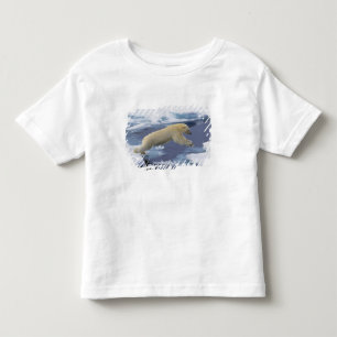 Arktis, Svalbard, Eisbär reckend Kleinkind T-shirt