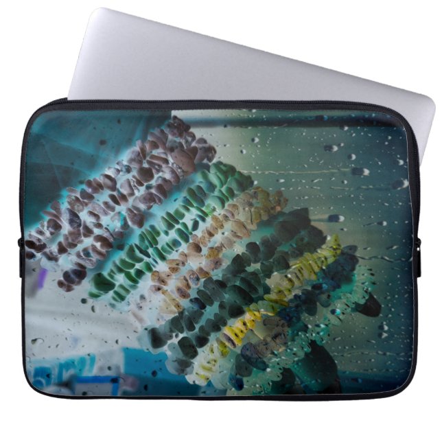 Armbänder im Regen Laptopschutzhülle (Vorderseite)