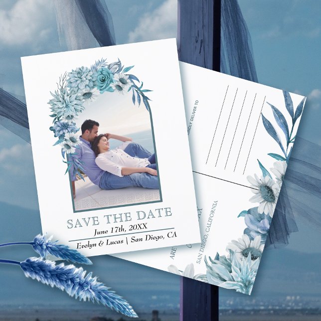Arme mit blauen Blumen und Blätter Hochzeit im Her Postkarte (Von Creator hochgeladen)