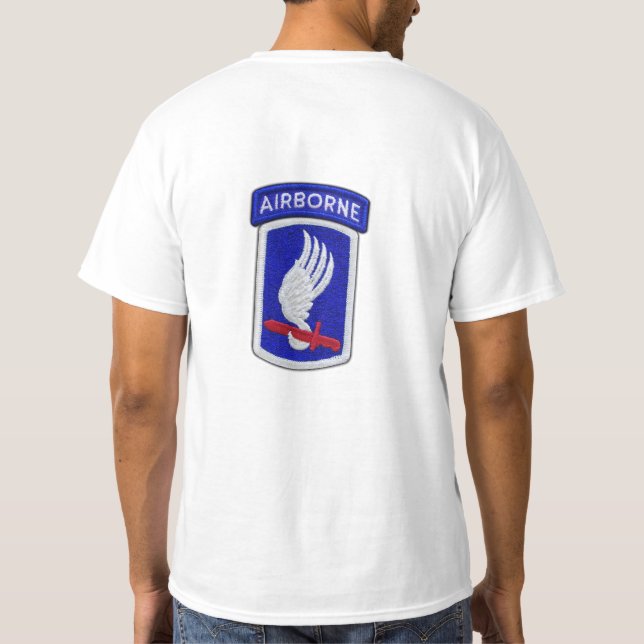 Armee-173. im Flugzeug Brigadenveteranentierärzte T-Shirt (Rückseite)