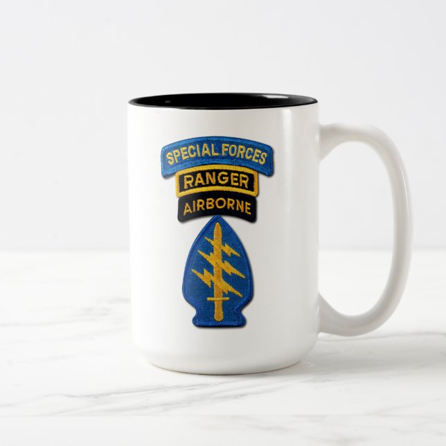 Armee-Kraft-grüne Barett-Förster-Tierärzte Zweifarbige Tasse (Rechts)