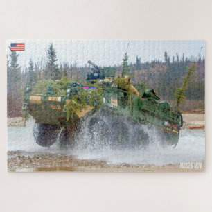 ARMORED PERSONNEL CARRIER - Stryker (20 x 30 Zoll) Puzzle