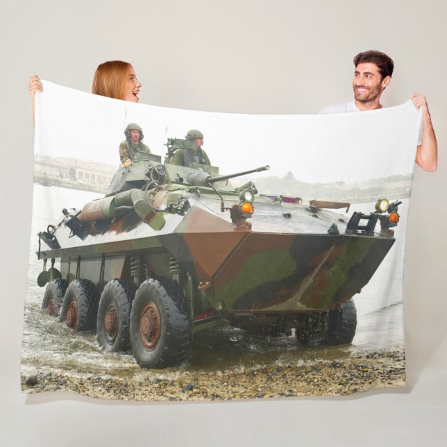 ARMORIERTER PERSONENBEFÖRDERER - LAV-25 FLEECEDECKE (Beispiel)