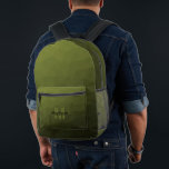 Army Green geometric mesh muster Monogram Bedruckter Rucksack<br><div class="desc">Army grünes geometrisches Maschenmuster Monogram Bedruckte Rucksack. Coole Mode Accessoires Tasche für jeden. Army grünes Dreieck geometrisches Netz mit Licht bis dunkel ombre Farbverlauf Design. Erstellen Sie einen einzigartigen und personalisierten Rucksack mit einer benutzerdefinierten Touch! Modernes Monogramm mit Ihrem Initial und Ihrem Namen für diesen persönlichen Flair.</div>