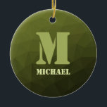 Army Green Oliven geometric mesh muster Monogram Keramik Ornament<br><div class="desc">Monogram Personalisieren Sie Geschenk für ihn mit Ihrem eigenen Initial und Namen. Army grüne Oliven Gefälle geometrische Mesh Muster. Army grüne Gefälle geometrische Maschenmuster dreiecke ombre. Army green dunkelolivhue für Soldatengeschirr, Camouflage. Es imitiert natürliche militärische Landschaften, Widerstandskraft, Ausdauer, Widerstandskraft. Erdige Untertöne verbinden sich mit der Natur, Erdung. Symbolisiert militärisches Vermächtnis,...</div>