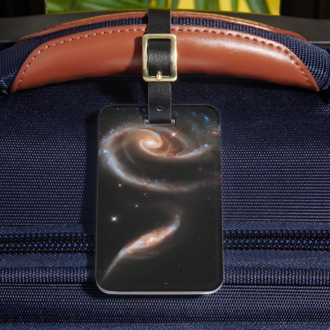 Arp 273 Interaktive Galaxien in Andromeda. Gepäckanhänger (Vorderseite Insitu 2)