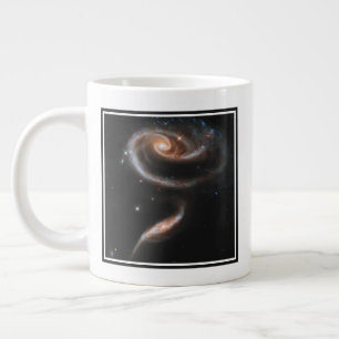 Arp 273 Interaktive Galaxien in Andromeda. Jumbo-Tasse