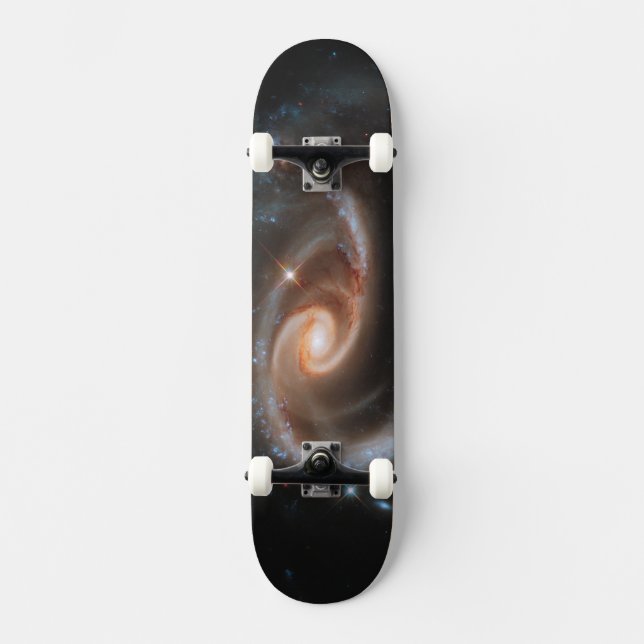 Arp 273 Interaktive Galaxien in Andromeda. Skateboard (Vorderseite)