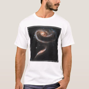 Arp 273 Interaktive Galaxien in Andromeda. T-Shirt