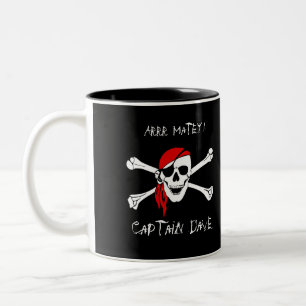 ARRR Matey Personalisierter Piratenschädel-Kreuzkn Zweifarbige Tasse