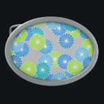 Art Deco Blume Muster - blau und lila grün Ovale Gürtelschnalle<br><div class="desc">Ein Art-Déco-Muster,  das auf einem traditionellen,  stilisierten Chrysanthemum-Muster basiert,  das in japanischen Textilien verwendet wird,  in Blau,  Türkis und Kalkgrün,  in Weiß,  auf einem hellgrauen Hintergrund</div>