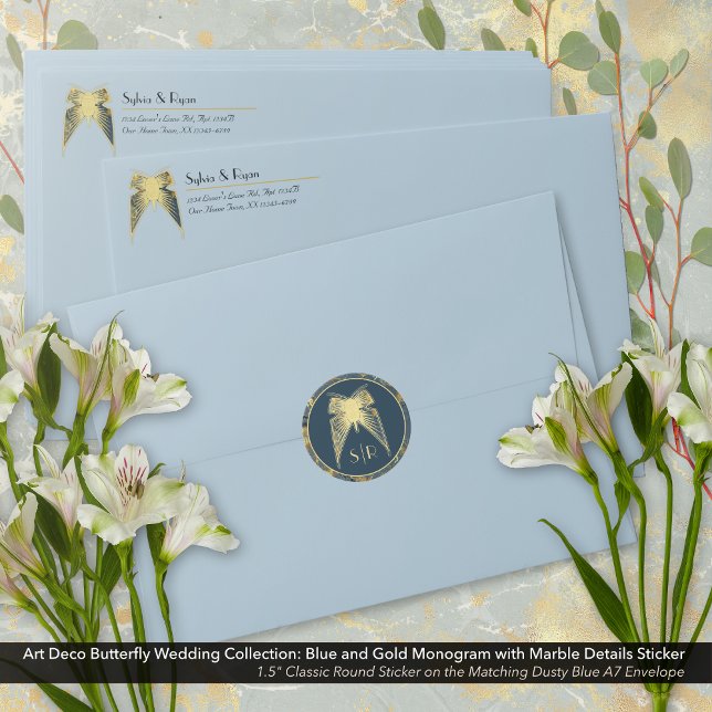 Art Deco Butterfly Monogram Blue Gold Marmor Runder Aufkleber (Art Deco Butterfly Blue and Gold Monogram with Marble Sticker on the Dusty Blue Envelope.)