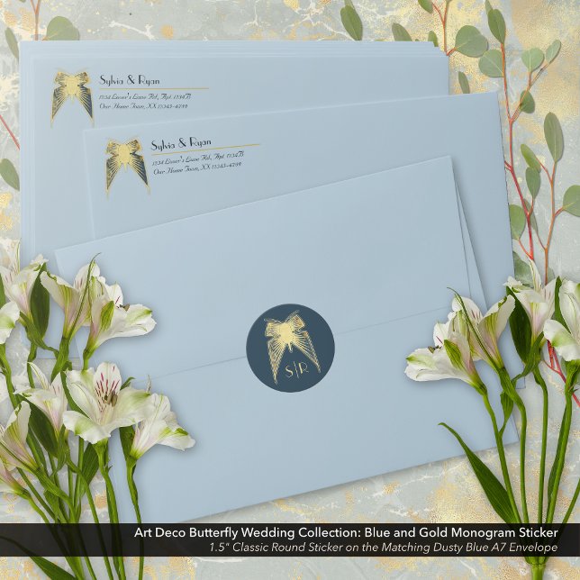 Art Deco Butterfly Monogram Blue Gold Runder Aufkleber (Art Deco Butterfly Blue and Gold Monogram Round Sticker on the Dusty Blue Envelope.)