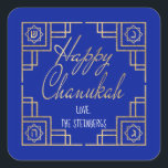 Art Deco Chanukkah Blau und Gold Design Quadratischer Aufkleber<br><div class="desc">"Chanukah Happy/Gold" Stickers Square. Viel Spaß mit diesen Aufklebern wie Tortenpfropfen, Geschenketiketten, Taschenschließungen oder was auch immer Ihre Feierlichkeiten sind! Die Hintergrundfarbe kann geändert werden, indem eine andere Farbe als die Farbpalette ausgewählt wird. Personalisieren Sie diese, indem Sie Text löschen und Ihre eigenen Wörter hinzufügen, indem Sie Stil, Größe und...</div>