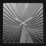 Art Deco Chrom Palmenblatt Quadratische Wanduhr<br><div class="desc">Art-Deco-Motive basierend auf einem stilisierten Palmenblatt,  in einem 3-D-Effekt in silberfarbener Farbe dargestellt</div>