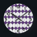 Art Deco Diamonds und Hexagons Runde Wanduhr<br><div class="desc">Diese ganze Uhr hat ein Art Deko Design von weißen Hexagonen mit einer schwarzen Linie in der Mitte und lila Diamanten.</div>