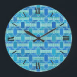 Art Deco Industrial Chic - sanft blau Große Wanduhr<br><div class="desc">Ein Art-Déco-inspirierter geometrischer abstrakter Druck in sanften Blau-,  Türkis- und Weißtönen - digitales Design</div>