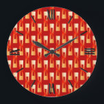 Art Deco Metallic Geometric - Rot und Koralle Große Wanduhr<br><div class="desc">Art Deco Industrial Chic geometrische Muster in einem metallischen 3-D-Effekt - Farbtöne von Korallenorange auf tiefrot</div>