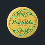 Art Deco Peacock Feather Monogram Stift Button<br><div class="desc">Dieses schöne, moderne Design der Schablonentaste sieht aus wie ein Vintages Art Deco / Art Nouveau 20's Stil. In der Mitte können Sie Ihren Namen und das Monogramm in den Kreis einfügen, der aus einem abstrakten Pfauenfedermotiv besteht. Die Farbtöne grün, blau-grün, aquamarin, orange, braun und rot auf einem goldgelb-orangen Hintergrund....</div>