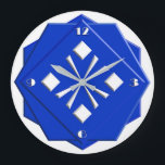 Art Deco Saphir blaues geometrisches Muster Große Wanduhr<br><div class="desc">Art Deco,  stilvoll,  weiß auf saphir blauen geometrischen Muster in gestapelten,  3-D-Look mit facettierten Kanten - digitale Kunst</div>