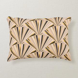 Art Deco-Schuppen: Geometrischer goldener Glamour Dekokissen