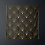 Art Deco: Schwarze Gold Elegance. Wandteppich<br><div class="desc">Art Deco Muster. Nahtloser Schwarz-Gold Hintergrund. Metallische Muscheln oder Waagen verleihen einen Spitzenschmuck. Minimalistische geometrische Konstruktion. Vintage Linien. Motive aus den 1920-30er Jahren. Luxuriöse Vintage Illustration Wiederentdecken Art Deco Opulenz mit schwarzen und goldenen Motiven in nahtloser Dekoration. Art-Déco-Linien entfalten sich, zeitlose Goldmuster. Zwanziger Jahre, Roaring, Deko, Illustration, Hintergrund, Muster, Textur,...</div>