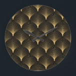 Art Deco: Schwarzes goldenes Muster. Große Wanduhr<br><div class="desc">Art Deco Muster. Nahtloser Schwarz-Gold Hintergrund. Metallische Muscheln oder Waagen verleihen einen Spitzenschmuck. Minimalistische geometrische Konstruktion. Vintage Linien. Motive aus den 1920-30er Jahren. Luxuriöse Vintage Illustration Schönes Jugendstil - Zeitlose Eleganz! Schöner Jugendstil - Zeitlose Eleganz entfesselt! Kunst, Deko, Hintergrund, Muster, Ziergegenstände, Zwanziger, Illustration, Textur, Dekoration, Vintag, Gold, Schwarz, nahtlos, Blätter,...</div>