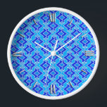 Art Deco Tapete Muster, Cerulean Blue Wanduhr<br><div class="desc">Art Deco geometrische Tapeten Muster in Kobalt- und Ozeanblau mit Weiß auf einem zerullen/meerblau Hintergrund</div>