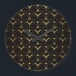 Art Deco Triangle: Luxuriöses Muster. Große Wanduhr<br><div class="desc">Art Deco Muster. Nahtloser Schwarz-Gold Hintergrund. Dreieckskalen oder Muscheln-Ornamente. Minimalistische geometrische Konstruktion. Vintage Linien. Motive aus den 1920-30er Jahren. Luxuriöse Vintage Illustration Art Deco Eleganz: Schwarz und Gold Dreiecke bilden einen atemberaubenden Hintergrund. Mit dem Art Deco Klassiker in Schwarz und Gold: Gold, Schwarz, Muster, abstrakt, Hintergrund, Illustration, Textur, Dekoration, Vintag,...</div>