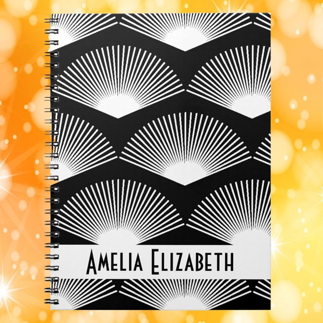 Art Deco Weißes Lüftermuster Schwarz personalisier Notizblock (A note book with a white art deco fan pattern on a black background and text you can personalize.)