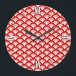 Art Deco-Wellenmuster - Korallenrot und Rosa Große Wanduhr<br><div class="desc">Ein Art-Déco-Muster,  das auf dem traditionellen Wellenmuster basiert,  das oft in japanischen Textilien zu sehen ist,  in Korallenfarben von tiefkorallenrot bis hellkorallenrosa</div>