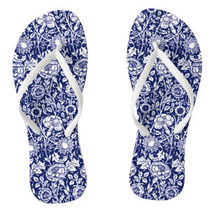 Art Nouveau Carnation Damask, Navy Blue und White Flip Flops