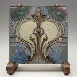 Art Nouveau Elegante Fliese<br><div class="desc">Erleben Sie den Reiz der Jugendstil-Bewegung mit dieser bezaubernden Keramik-Fliese, die in kunstvoller Weise Jade- und Bronzefarben miteinander verbindet. Es zeichnet sich durch ein elegantes, symmetrisches Design aus, das an natürliche Formen und Strukturen erinnert, eine Signatur der Zeit. Die anmutigen Linien und Kurven werden in einem Bronzeston hervorgehoben, der eine...</div>