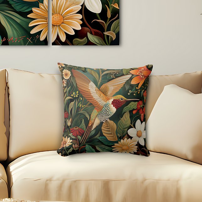Art Nouveau Hummingbird im Flight Kissen (Von Creator hochgeladen)