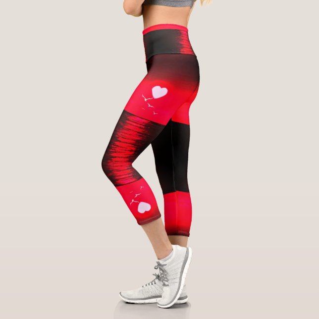Art Sea Sunset Black and Red Capri Leggings (Links)