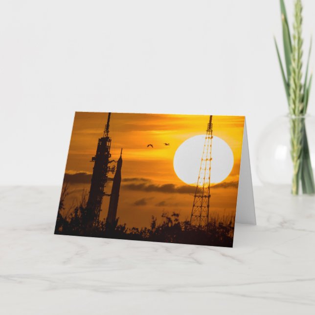 Artemis Moon Rocket bei Morgendämmerung Karte (Vorderseite)