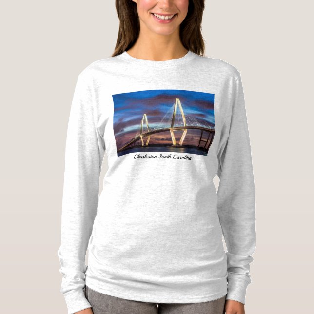 Arthur Ravenel Bridge am nächtlichen Langschläfer  T-Shirt (Vorderseite)