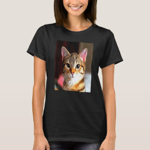 Artistic Baby Faced Yellow Mit Augen Brown Tabby C T-Shirt