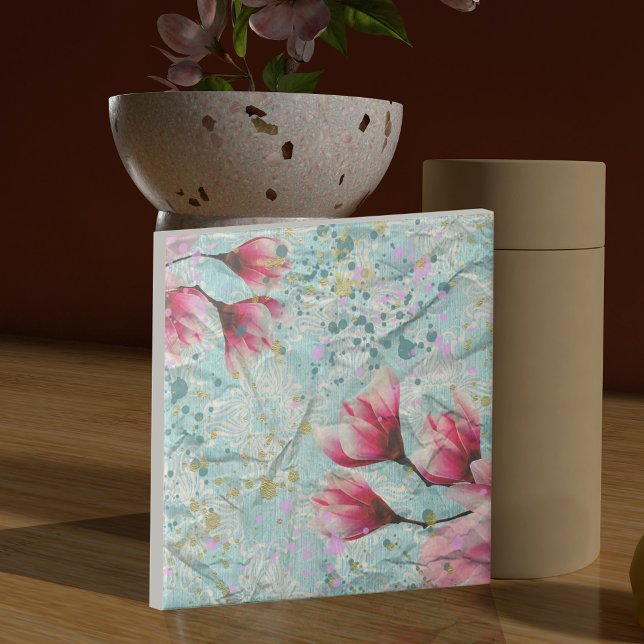 Artsy Magnolia Flowers On Vintage Crumpled Paper Fliese (Von Creator hochgeladen)